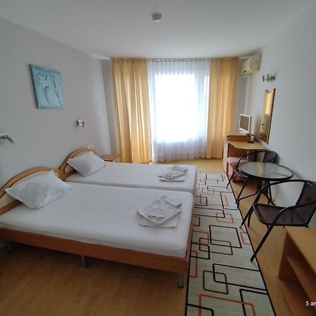 Family Hotel Coral Sozopol Bagian luar foto