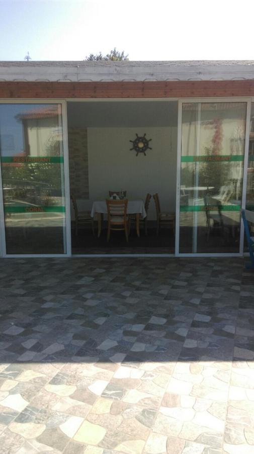Family Hotel Coral Sozopol Bagian luar foto
