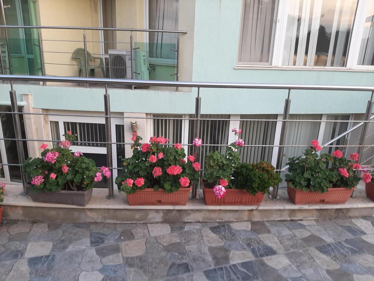 Family Hotel Coral Sozopol Bagian luar foto