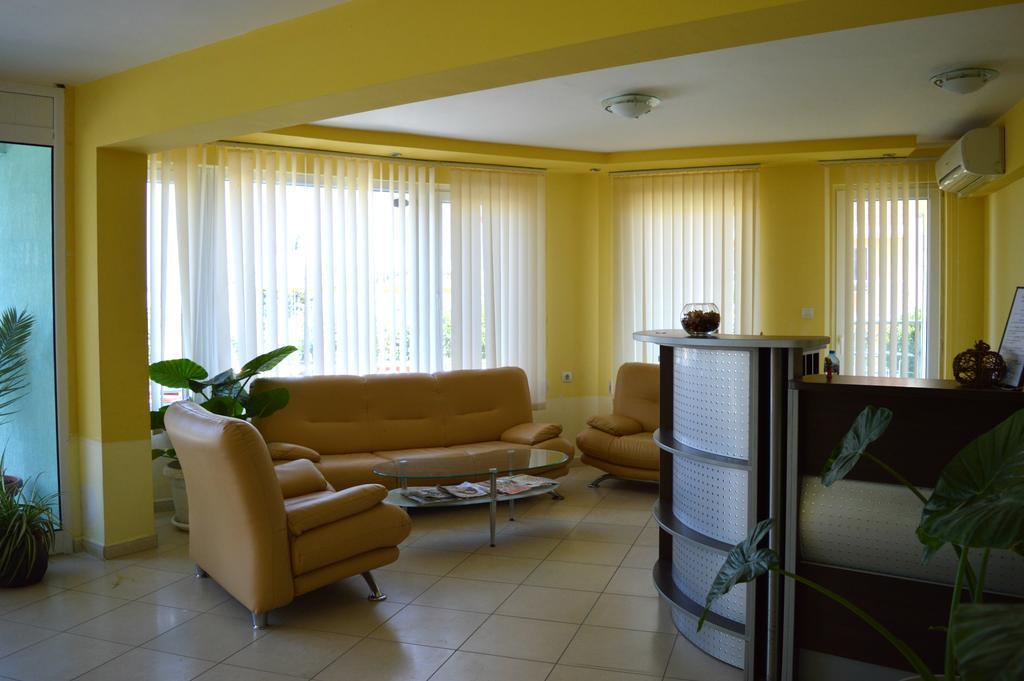 Family Hotel Coral Sozopol Bagian luar foto