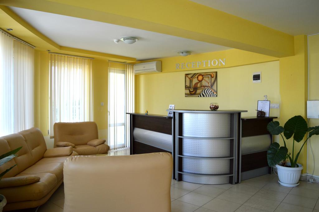 Family Hotel Coral Sozopol Bagian luar foto