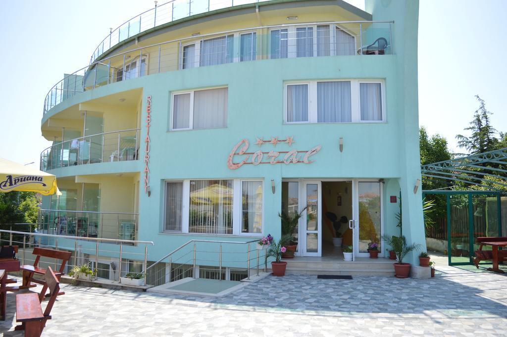 Family Hotel Coral Sozopol Bagian luar foto
