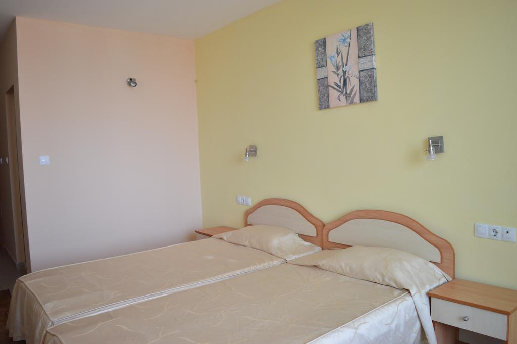 Family Hotel Coral Sozopol Ruang foto