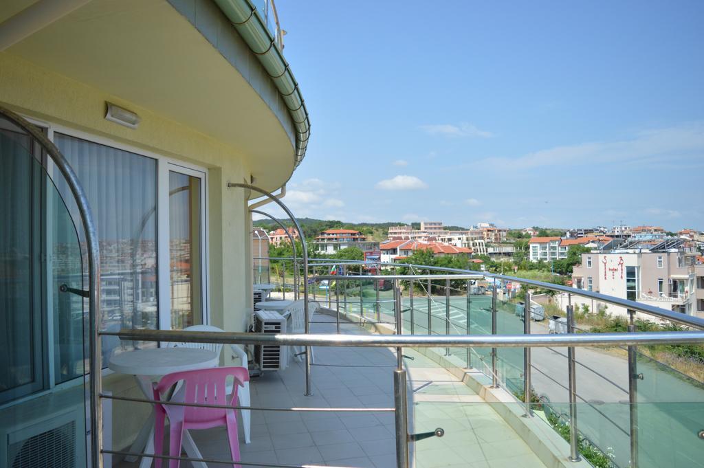 Family Hotel Coral Sozopol Bagian luar foto