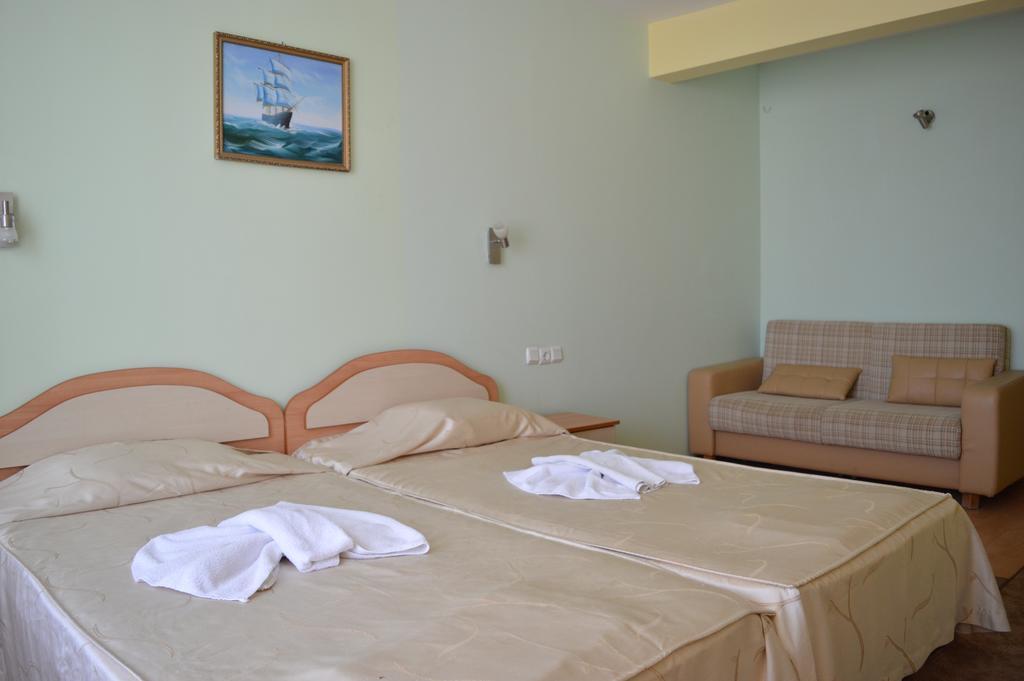 Family Hotel Coral Sozopol Bagian luar foto