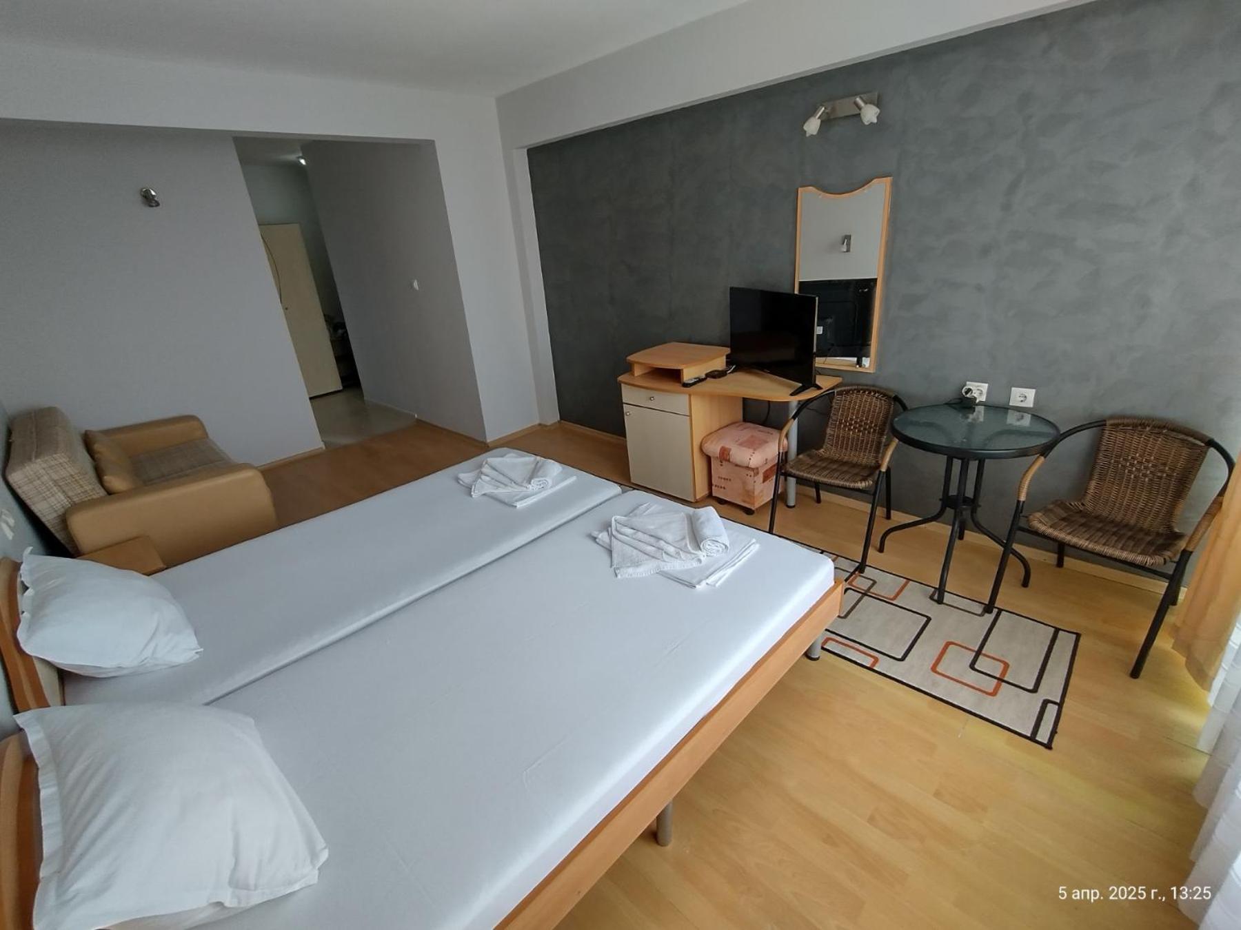 Family Hotel Coral Sozopol Bagian luar foto