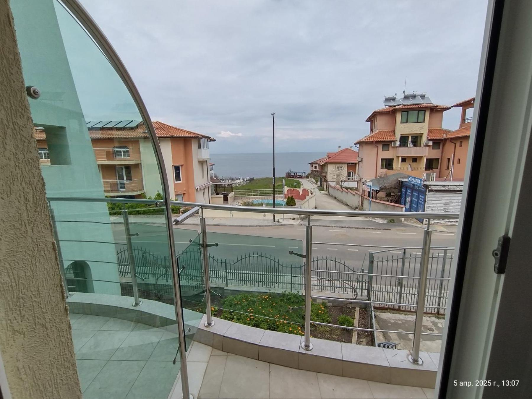 Family Hotel Coral Sozopol Bagian luar foto