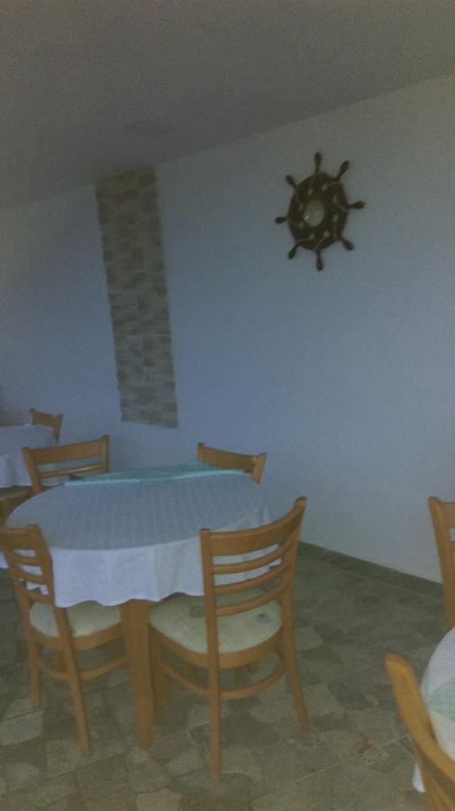 Family Hotel Coral Sozopol Bagian luar foto