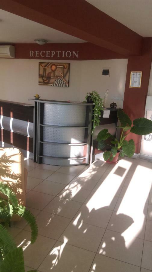 Family Hotel Coral Sozopol Bagian luar foto