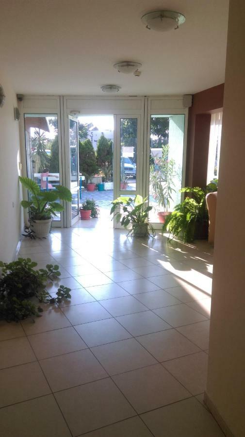 Family Hotel Coral Sozopol Bagian luar foto